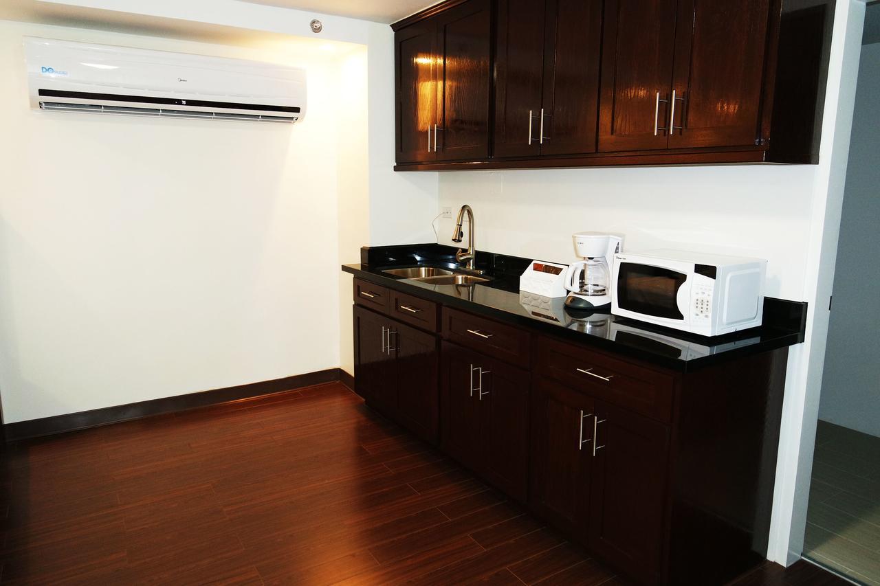 Oceanview Hotel And Residences Tumon Bagian luar foto