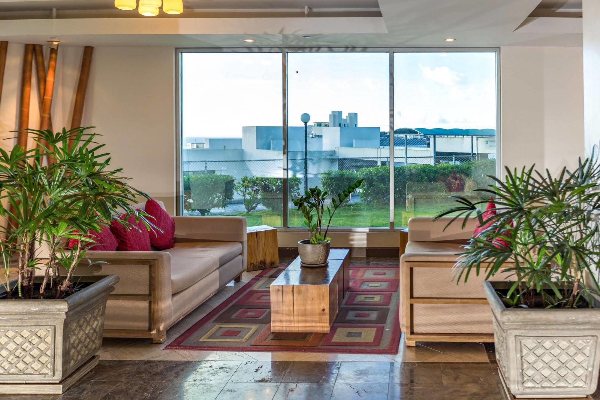 Oceanview Hotel And Residences Tumon Bagian luar foto