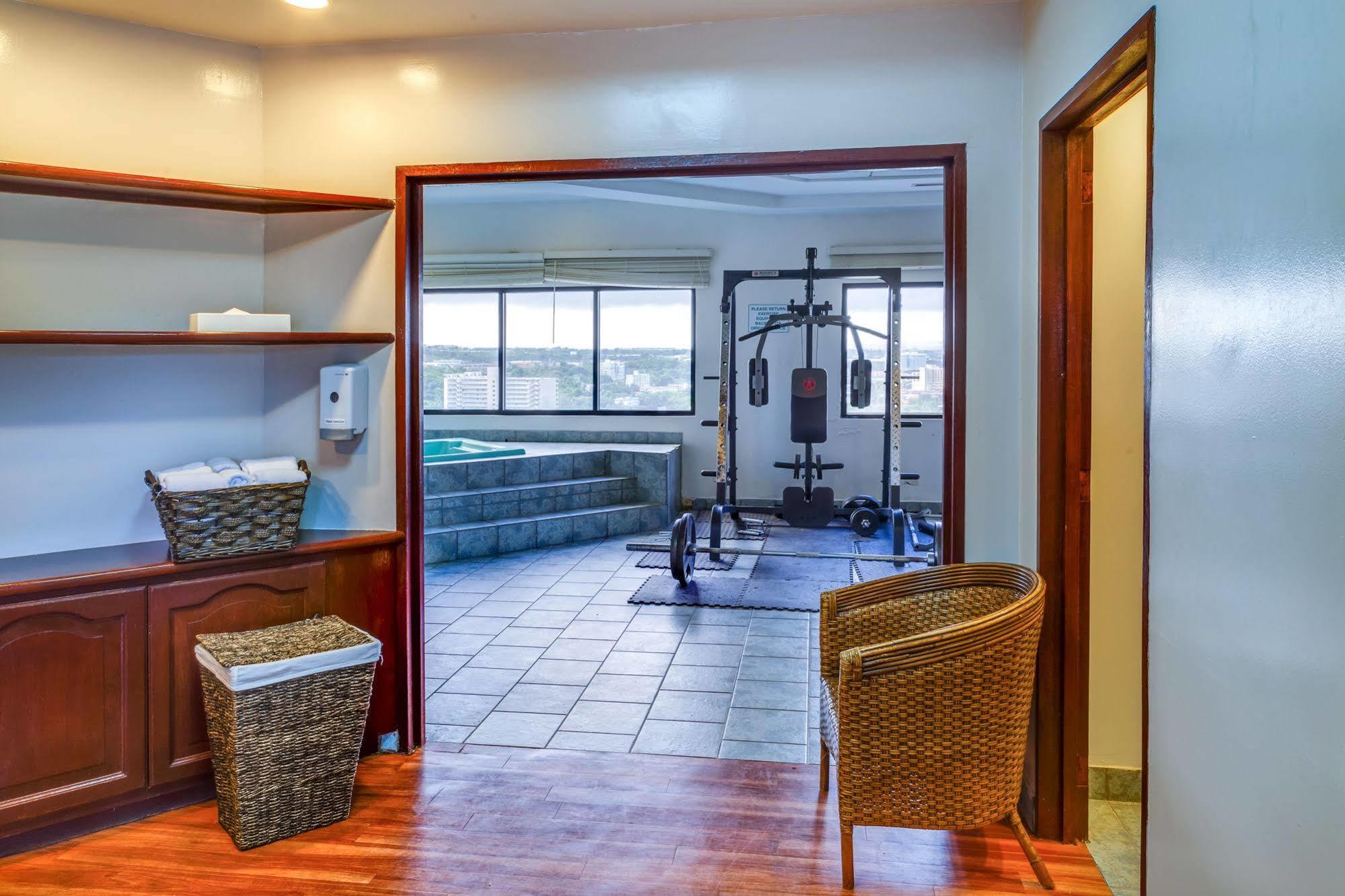 Oceanview Hotel And Residences Tumon Bagian luar foto